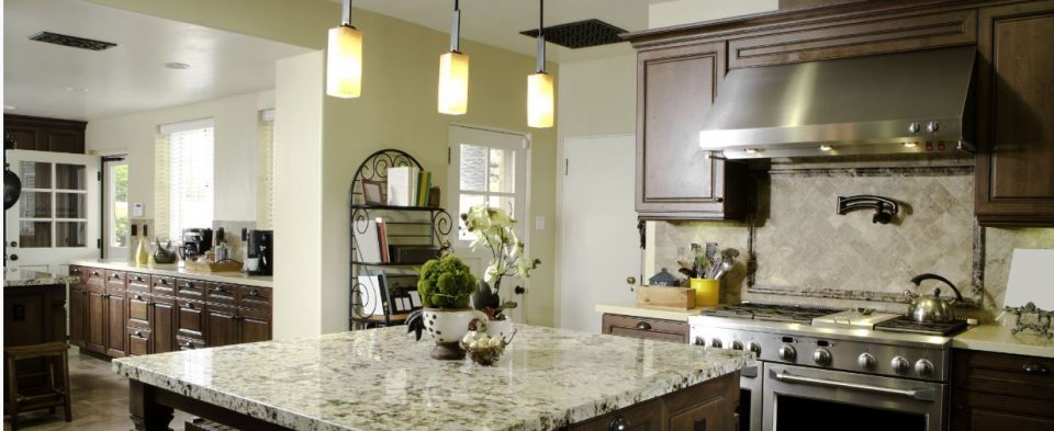 Kitchen Paint Colors With Dark Cabinets, What Color To Paint A Kitchen With Dark Cabinets
